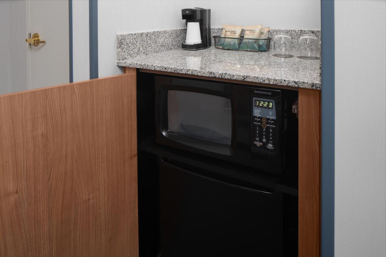 One-Bedroom Executive King Suite with Sofa Bed at Courtyard by Marriott Cypress Anaheim/Orange County
