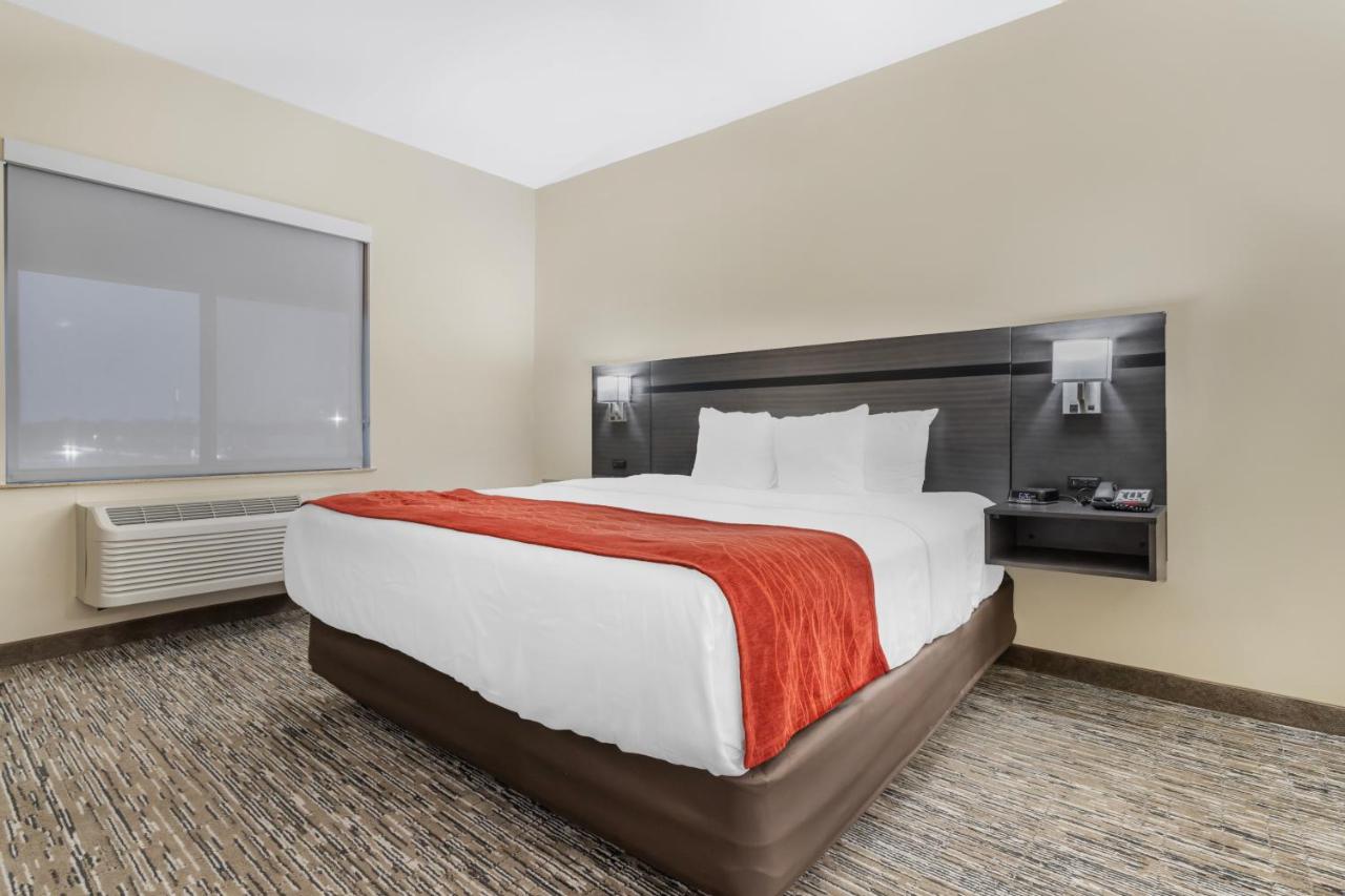 King Suite - Non-Smoking at Comfort Inn Orange