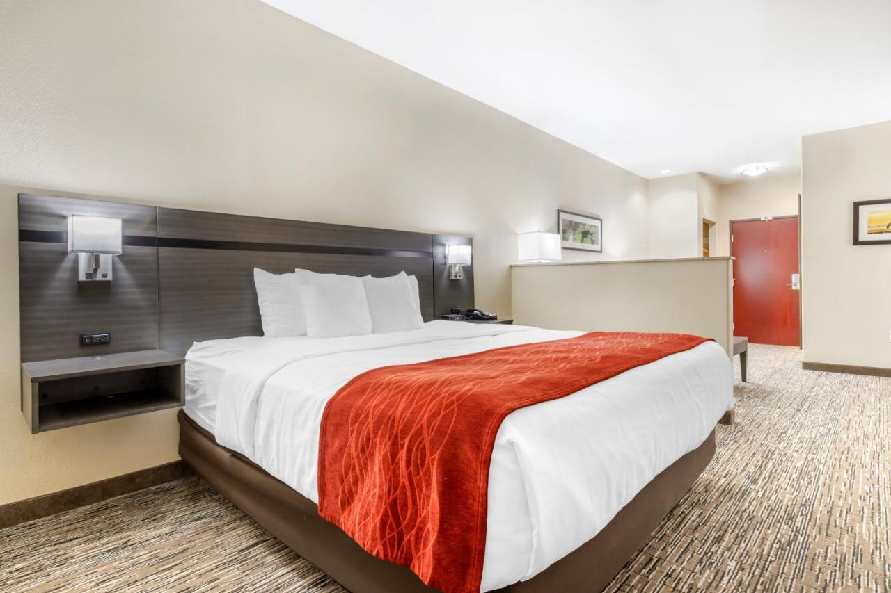 King Suite - Non-Smoking at Comfort Inn Orange
