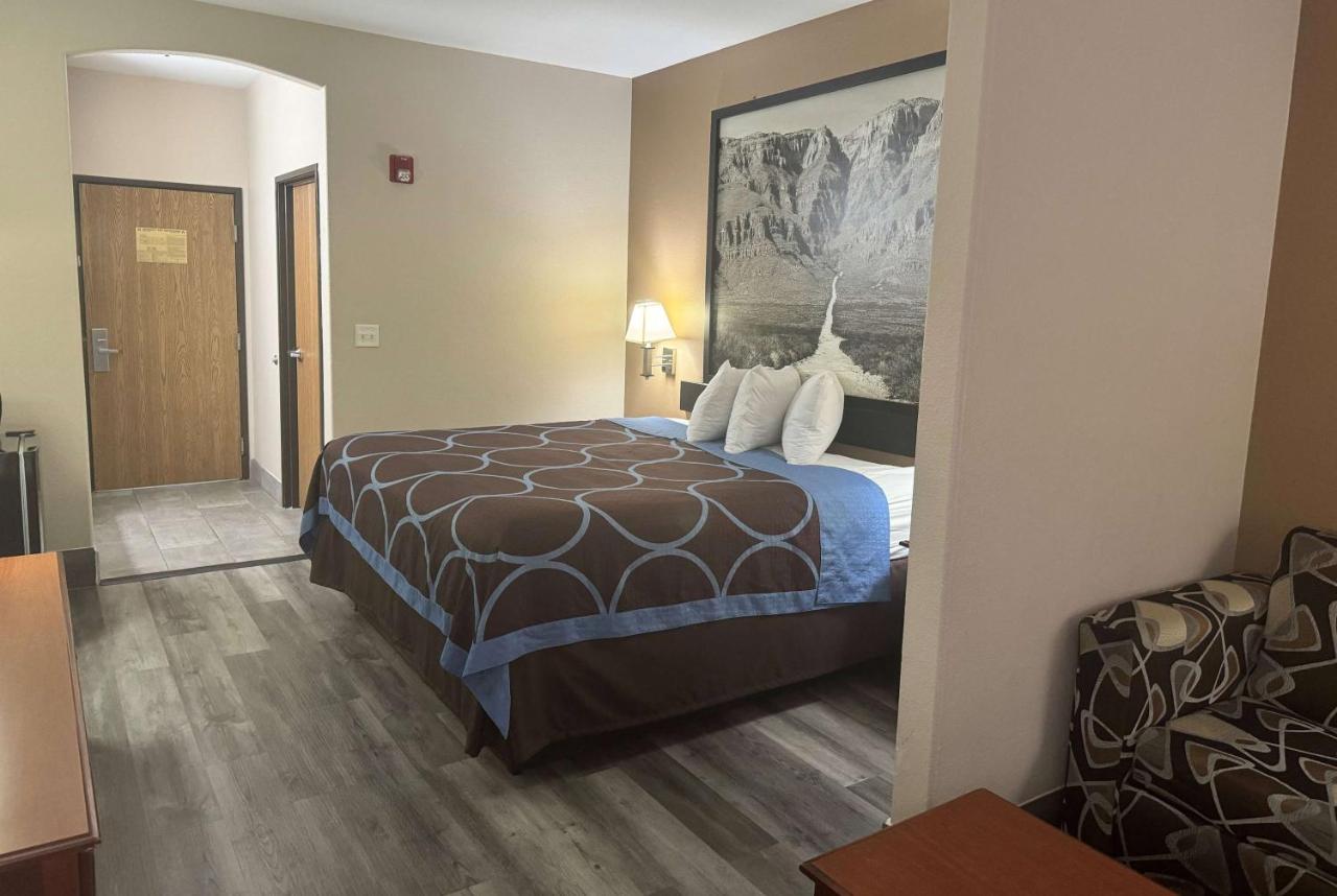 King Room - Non-Smoking at Super 8 by Wyndham Huntsville
