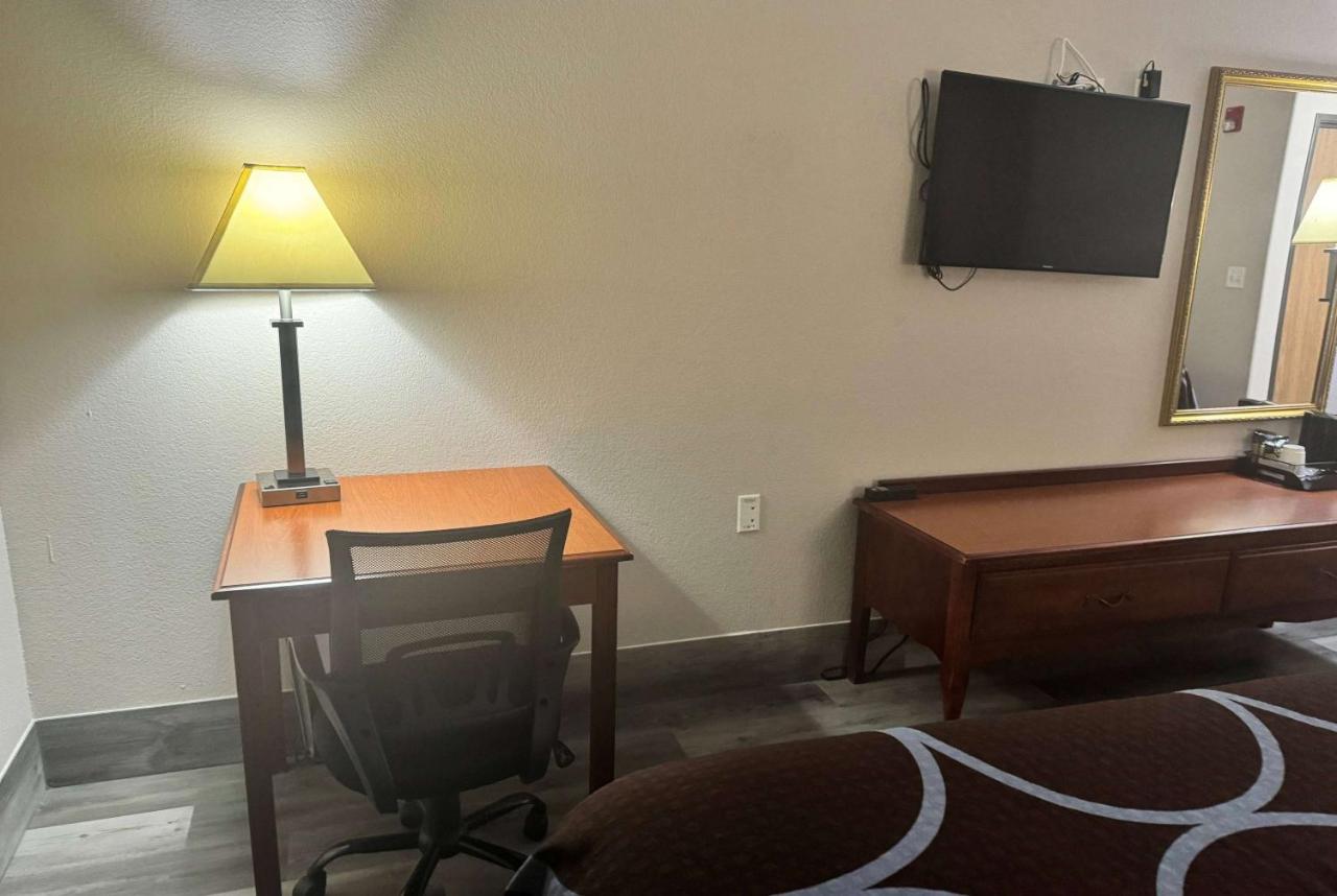 King Room - Non-Smoking at Super 8 by Wyndham Huntsville