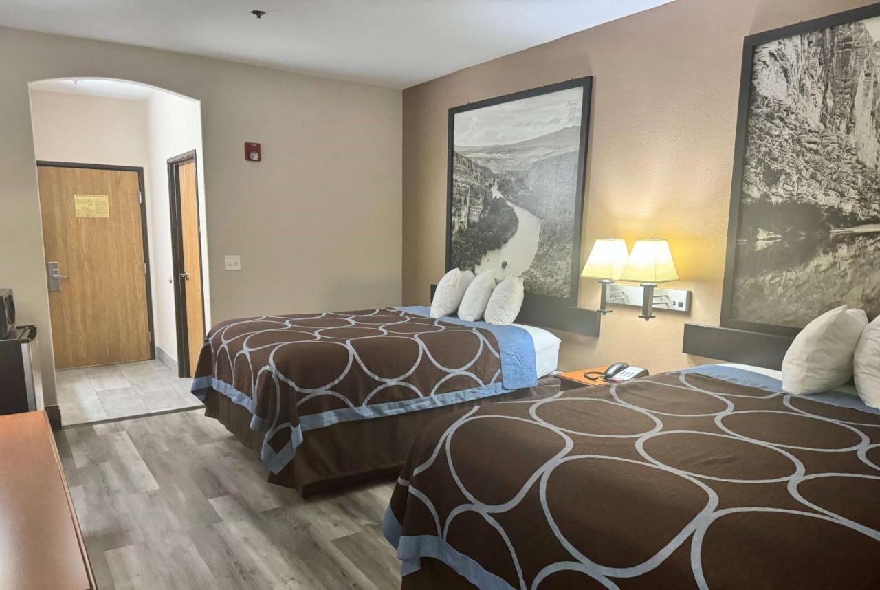Deluxe Queen Room - Mobility Access/Non-Smoking at Super 8 by Wyndham Huntsville