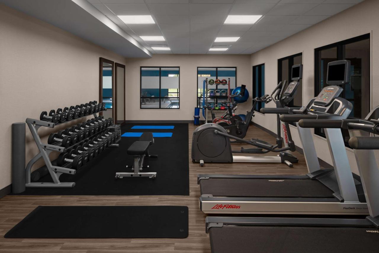 | Hampton Inn & Suites Grand Rapids-Airport 28th St