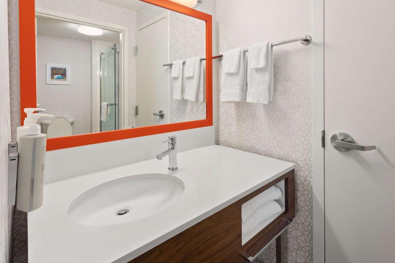 One-Bedroom King Suite with Kitchen at Hampton Inn & Suites Scottsburg