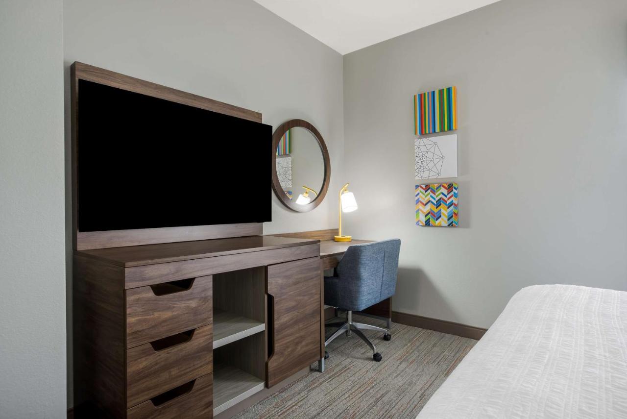 One-Bedroom King Suite - Non-Smoking at Hampton Inn Linden