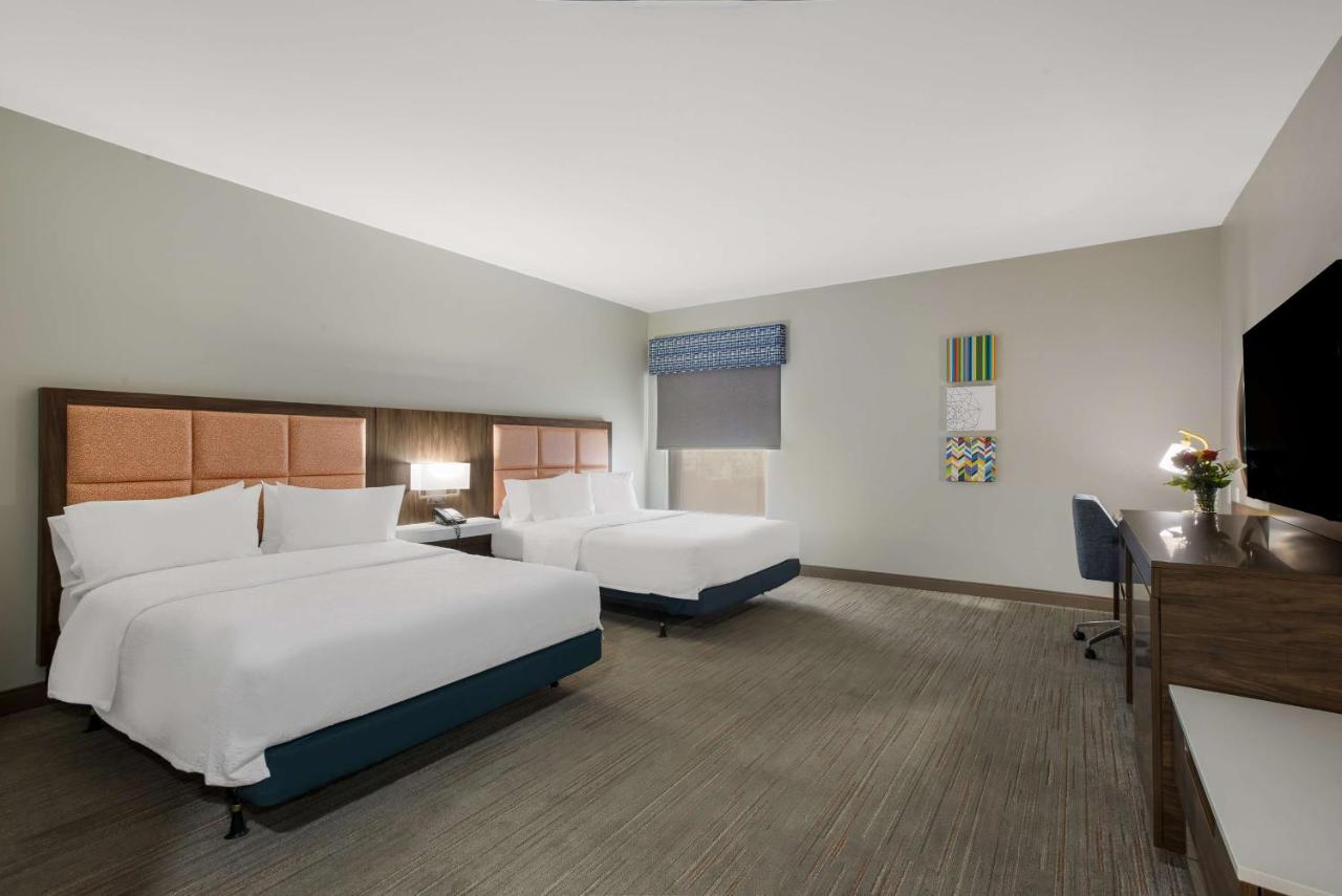 Queen Room with Two Queen Beds - Disability Access Tub at Hampton Inn Linden