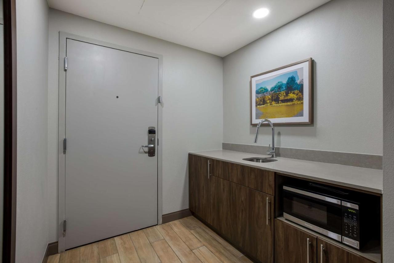 One-Bedroom King Suite - Non-Smoking at Hampton Inn Linden