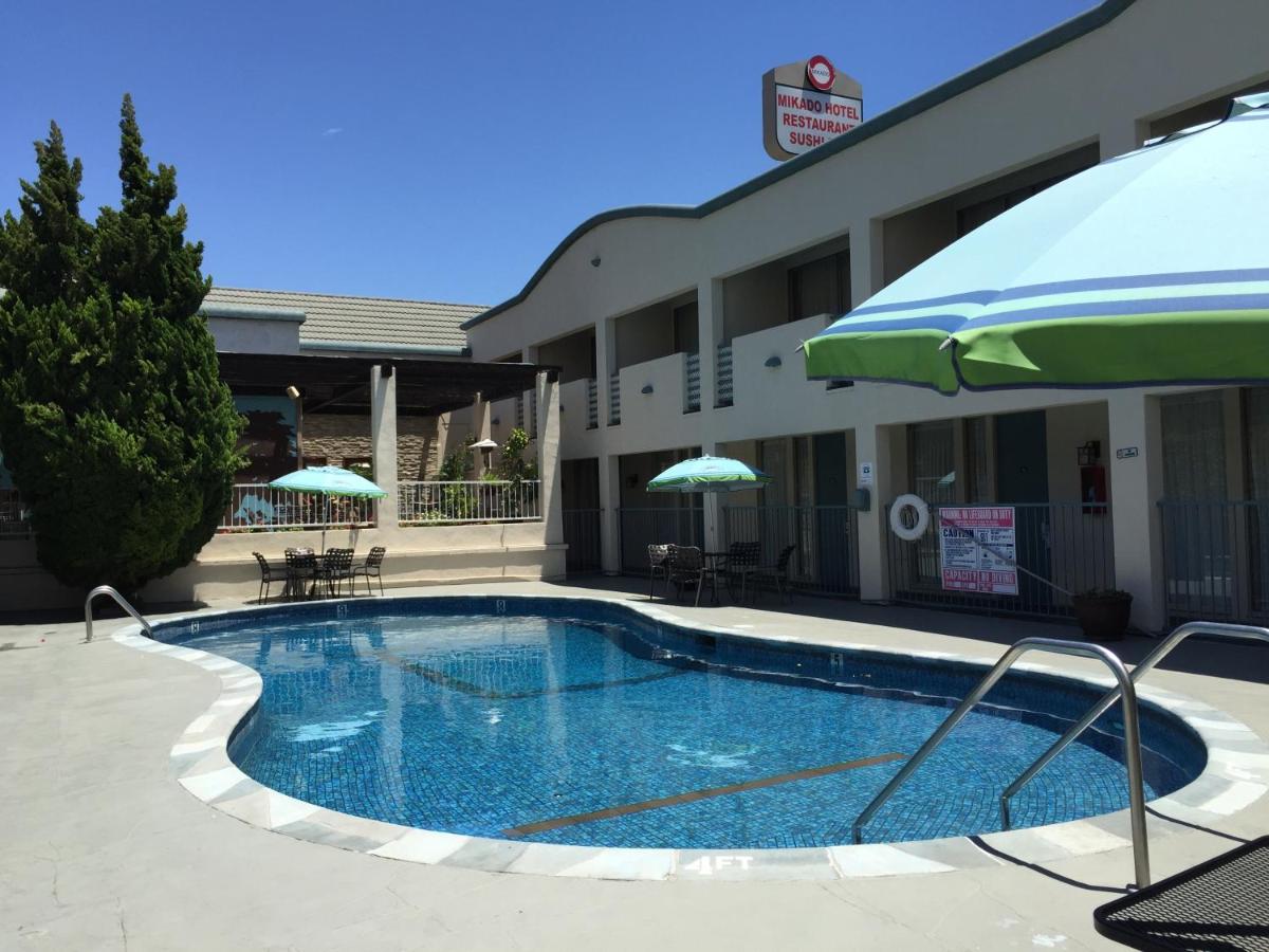 | Mikado Hotel