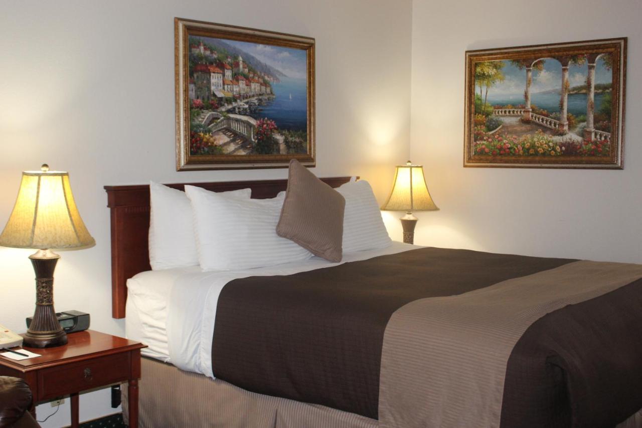  | O'Cairns Inn and Suites