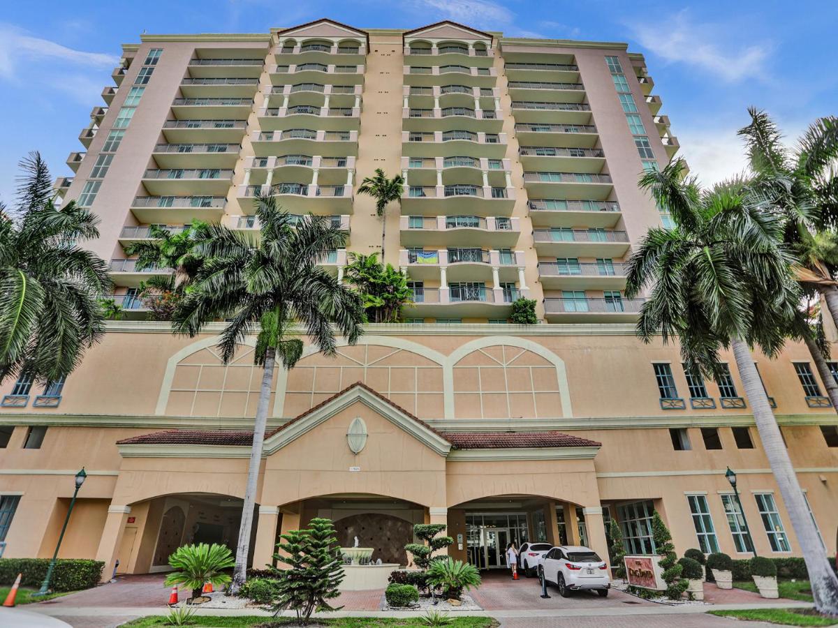 | Stylish Modern 2bd/2bth Apt. min to Beach
