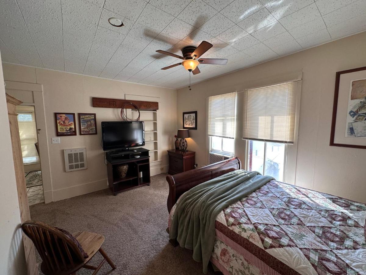 | Carriage Inn - Tarpley Suite 5