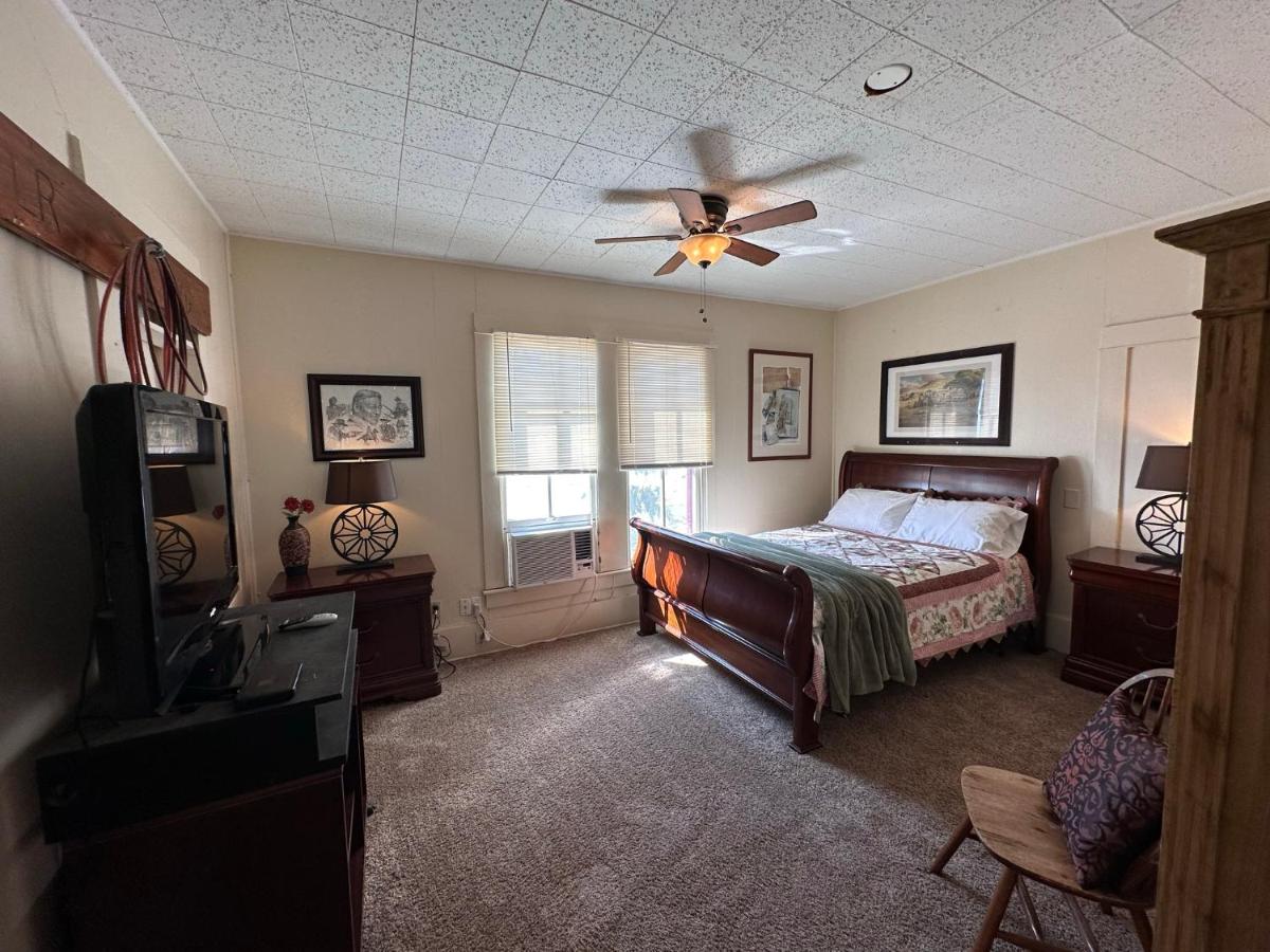 | Carriage Inn - Tarpley Suite 5