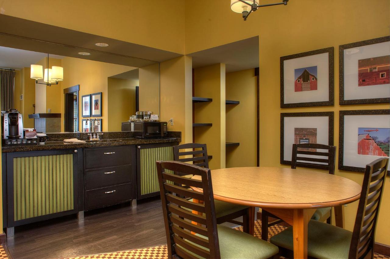 Suite with Mountain View at Bear Creek Mountain Resort