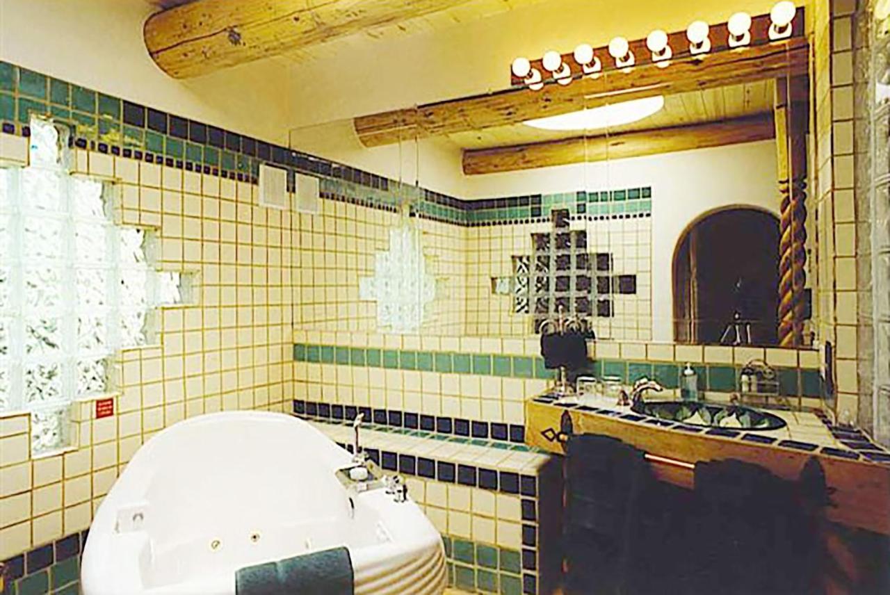 | Touchstone Inn