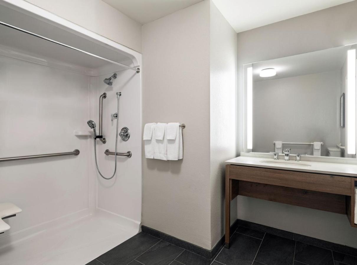 Queen Room with Roll-In Shower - Disability Access at Staybridge Suites Rochester University by IHG