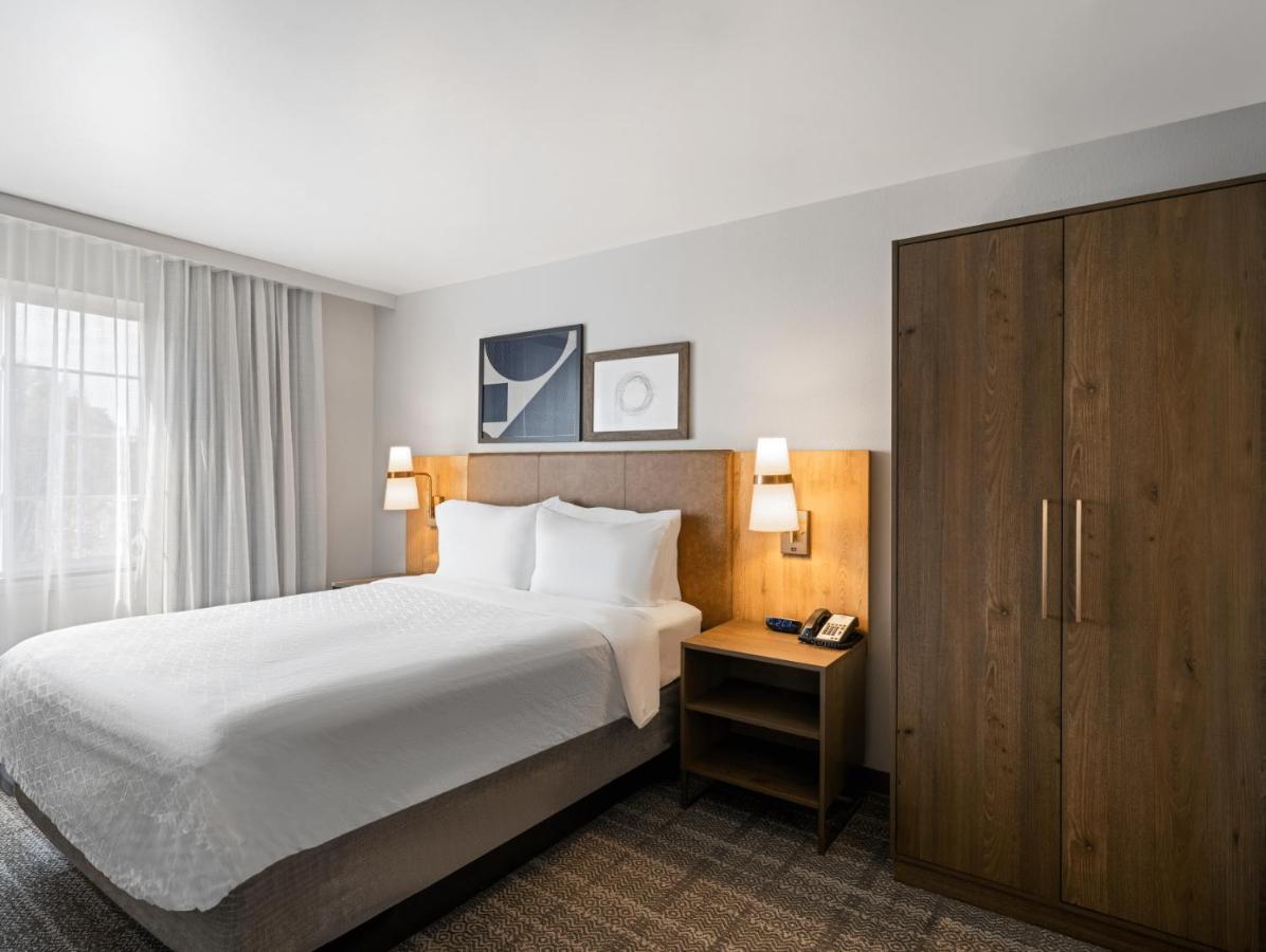 Queen Room with Mobility Accessible Tub - Non-Smoking at Staybridge Suites Rochester University by IHG
