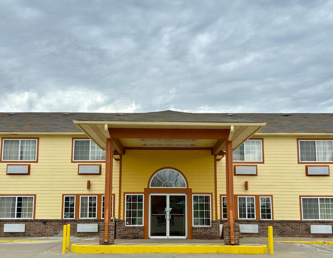  | Super 8 by Wyndham Platte City Kansas City Area