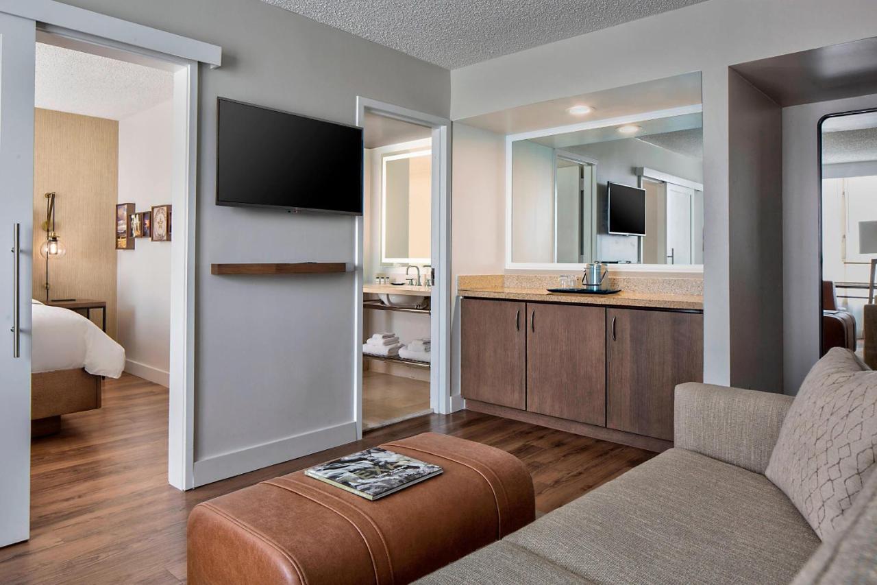 | Sheraton Suites Market Center Dallas