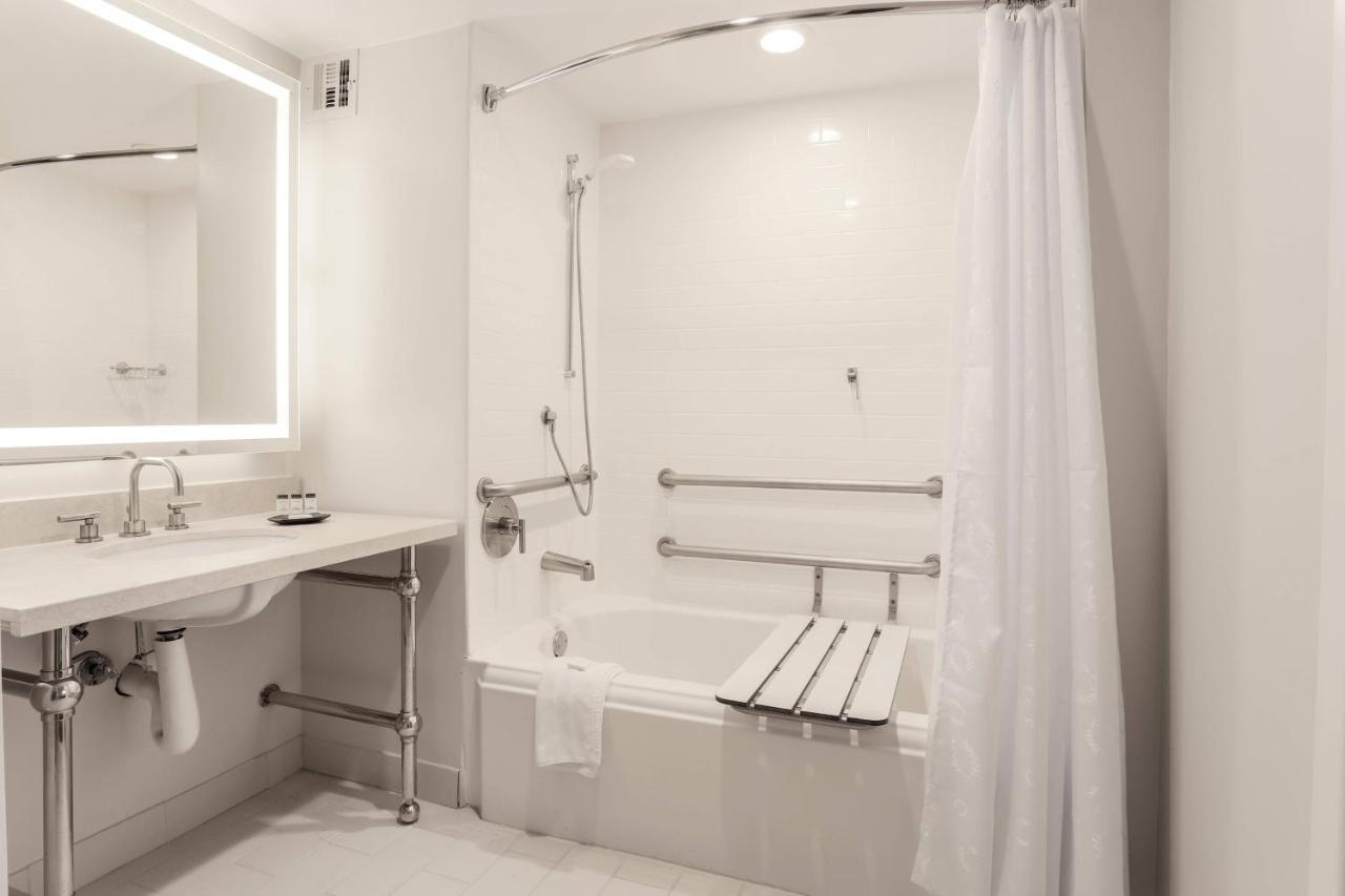 | Sheraton Suites Market Center Dallas