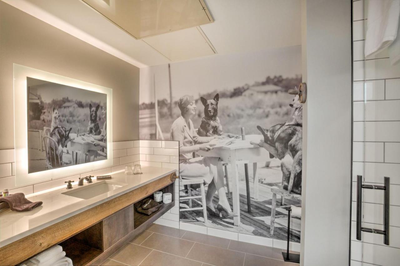 Junior Suite with Balcony at Hotel Crosby