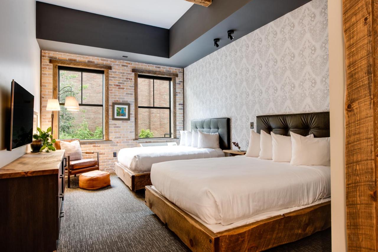 Standard Queen Room with Two Queen Beds at Hotel Crosby
