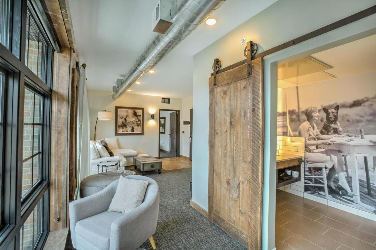 Junior Suite with Balcony at Hotel Crosby