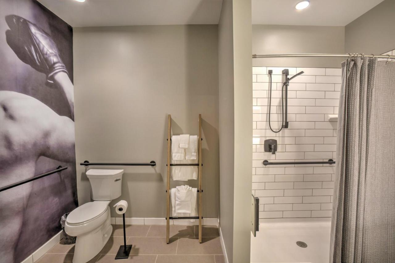 Deluxe Suite at Hotel Crosby