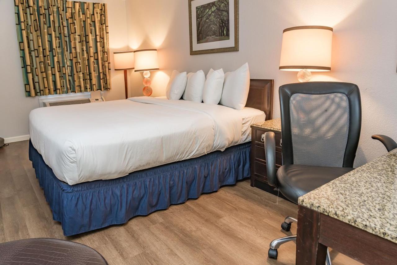 | Traveler's Inn