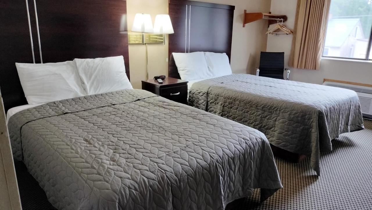 Double Room 2nd Floor at Magnuson Hotel Ironwood