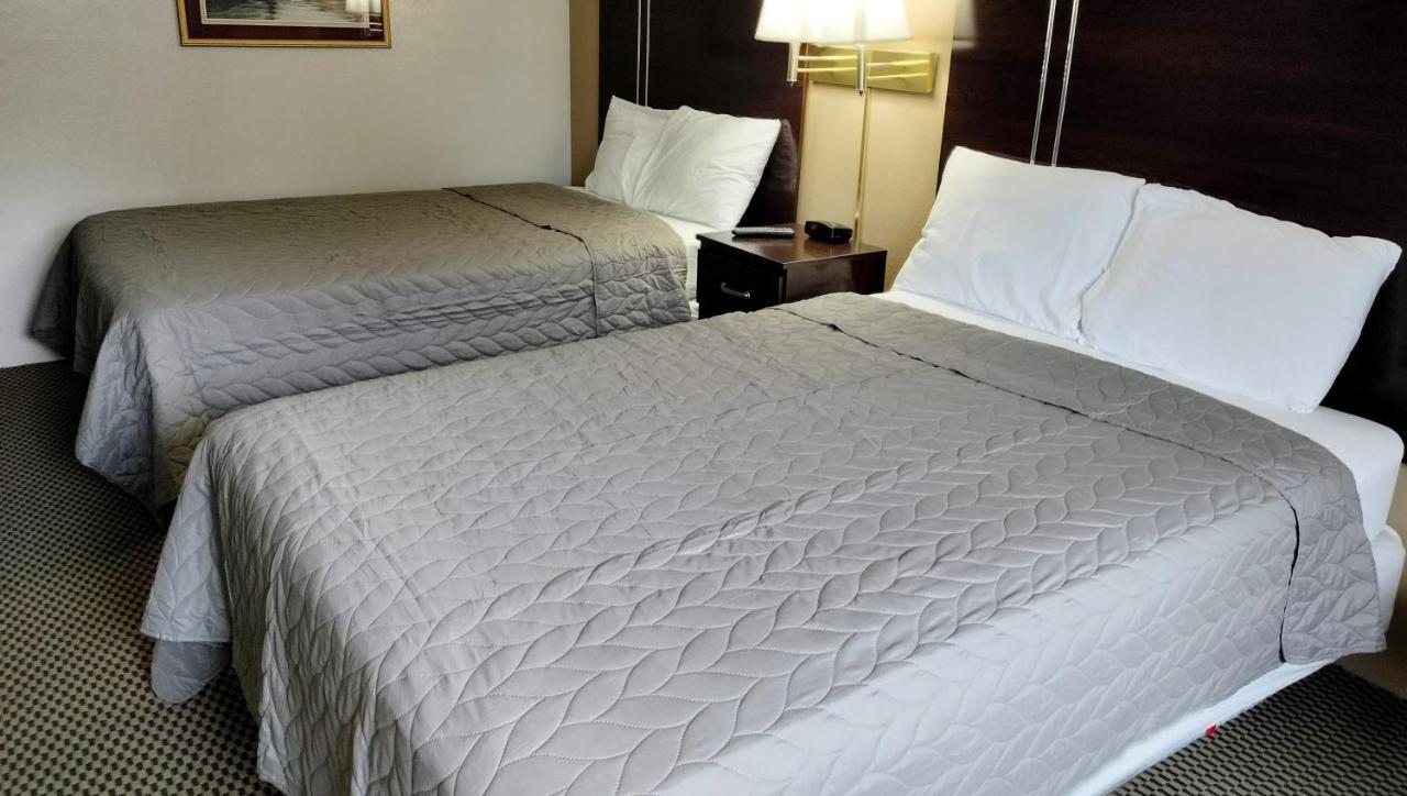 Double Room 2nd Floor at Magnuson Hotel Ironwood