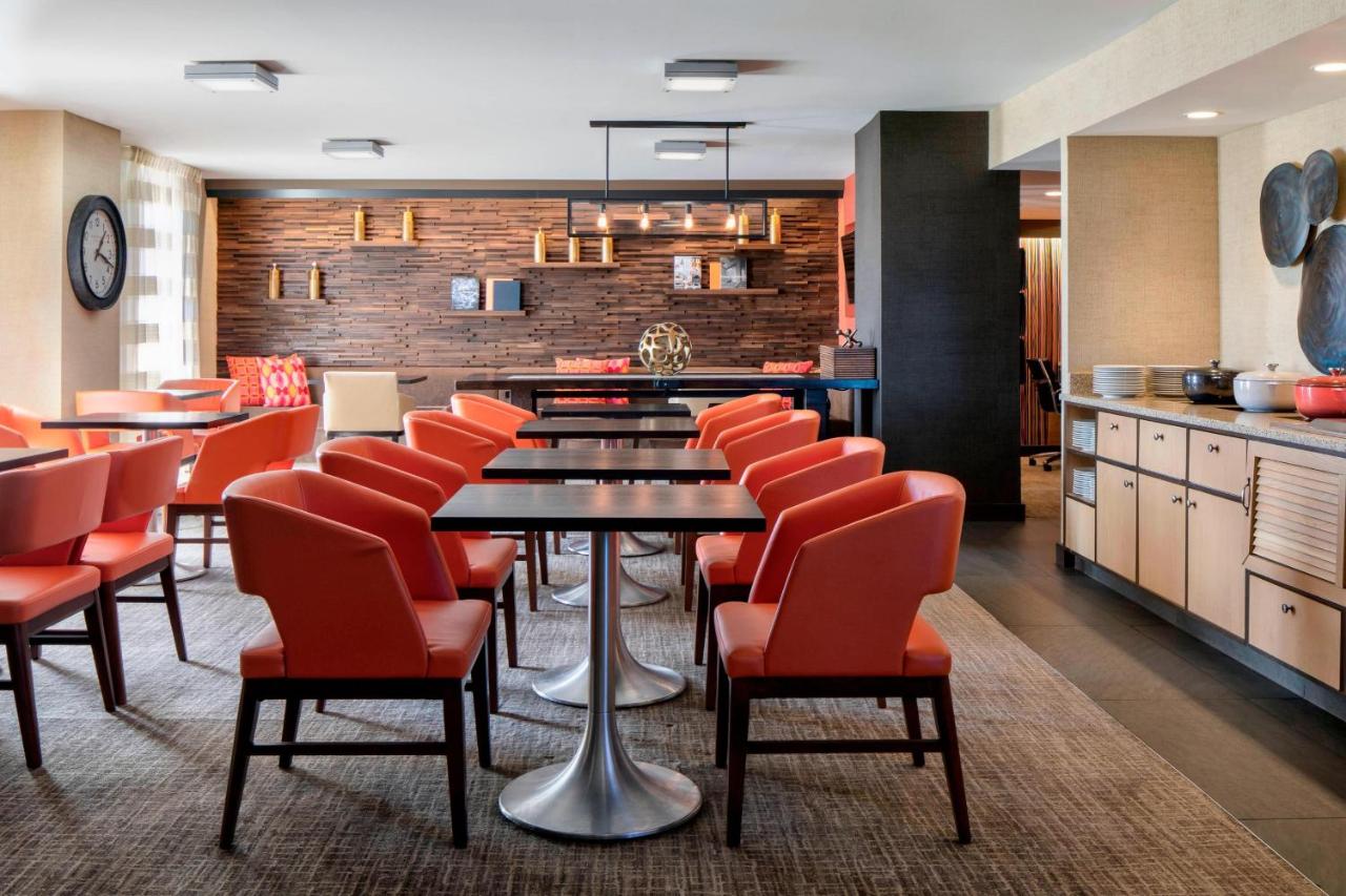 Executive King or Double Room at The Lincoln Marriott Cornhusker Hotel