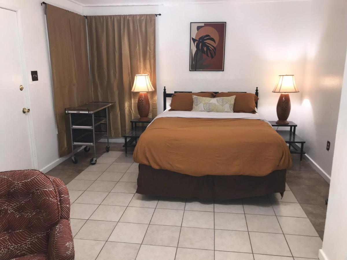 | Aloha Hotel Palm Springs