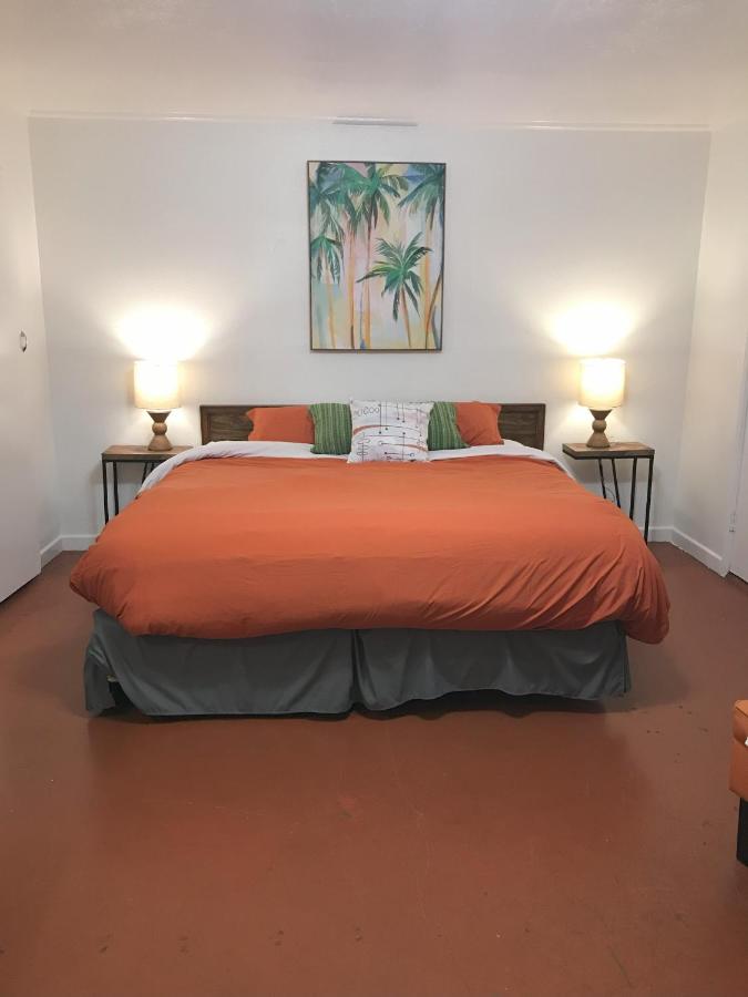 | Aloha Hotel Palm Springs