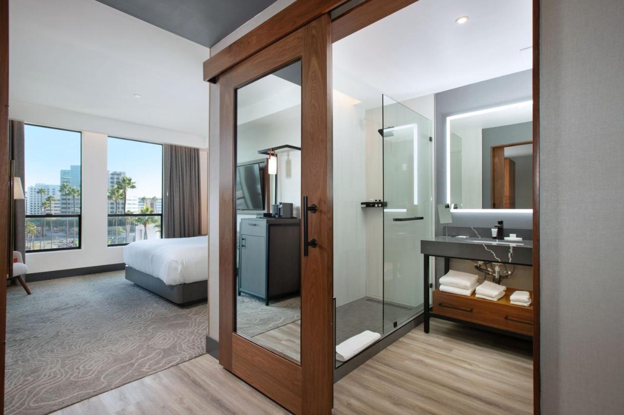 Guest Room, 1 King at The Glenmark, Glendale, a Tribute Portfolio Hotel