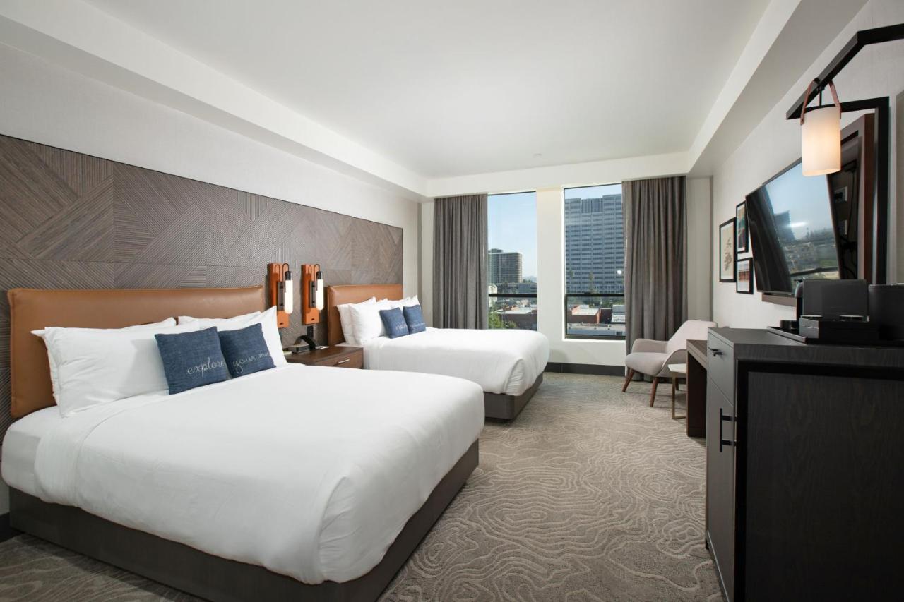 Guest room, 2 Queen at The Glenmark, Glendale, a Tribute Portfolio Hotel