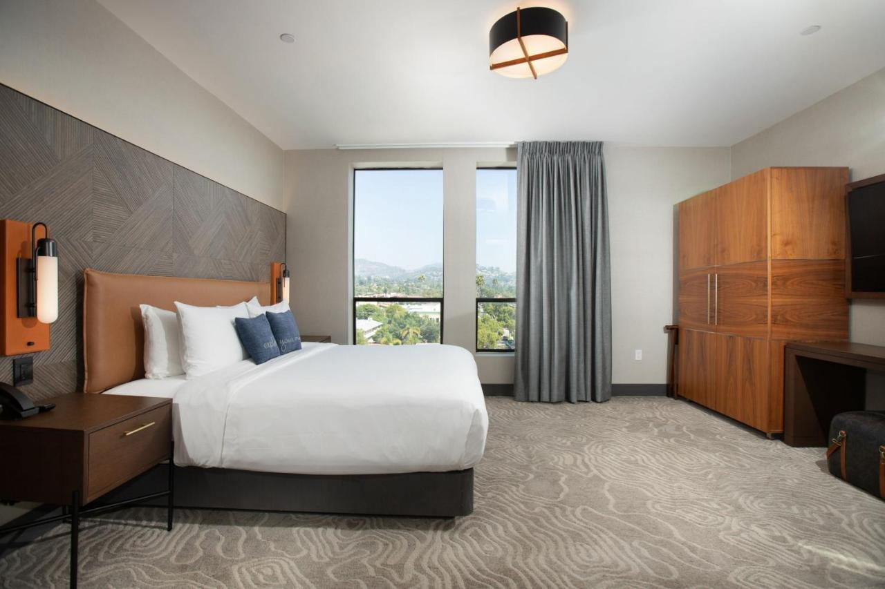 1 Bedroom Suite, 1 King at The Glenmark, Glendale, a Tribute Portfolio Hotel