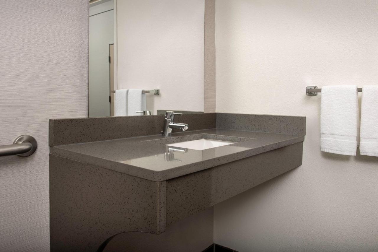 King Room at Courtyard by Marriott Dothan