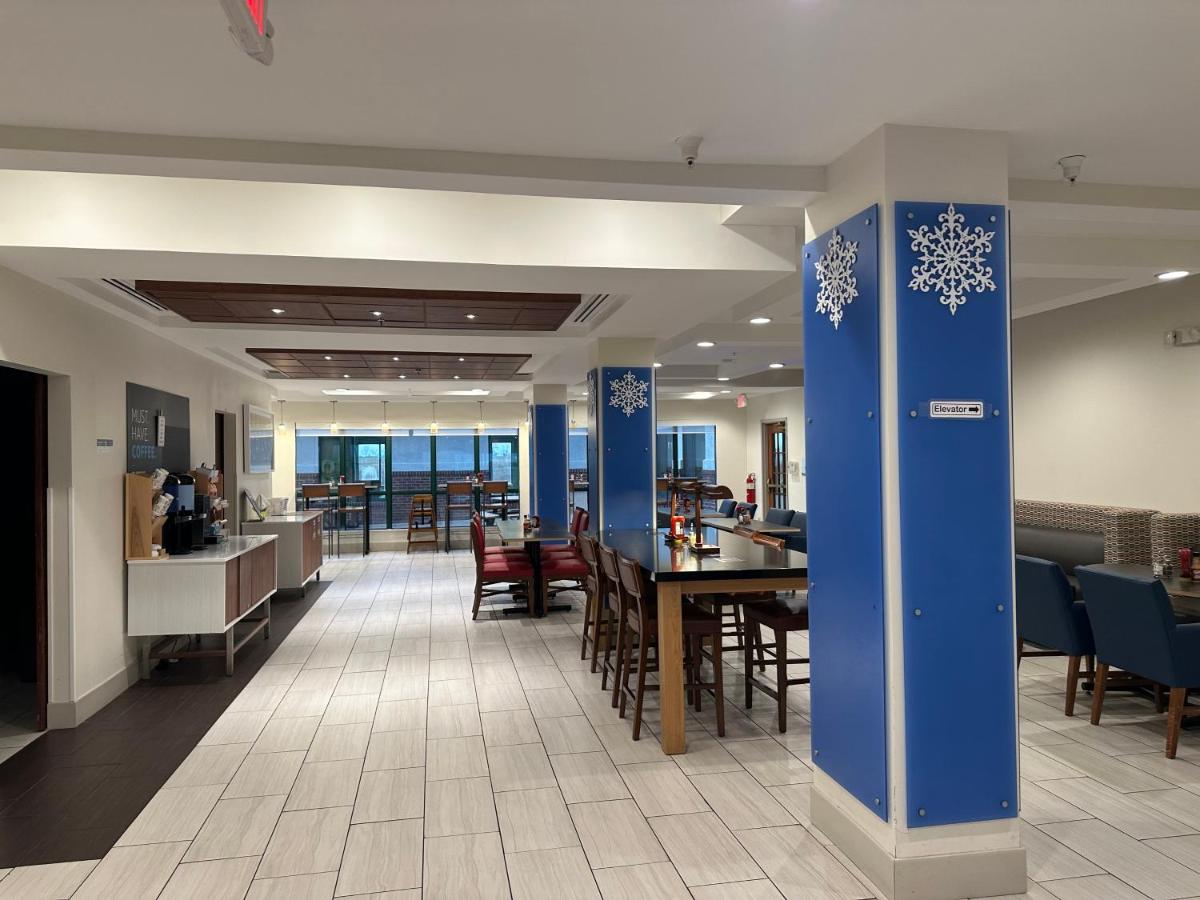 | Holiday Inn Express Hotel & Suites Bryan-Montpelier, an IHG Hotel
