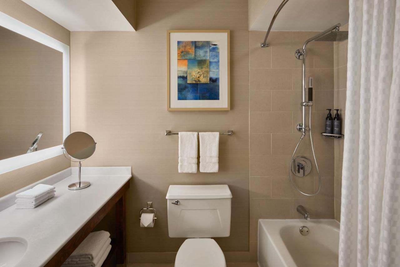 Guest Room, 1 King at The Westin San Francisco Airport
