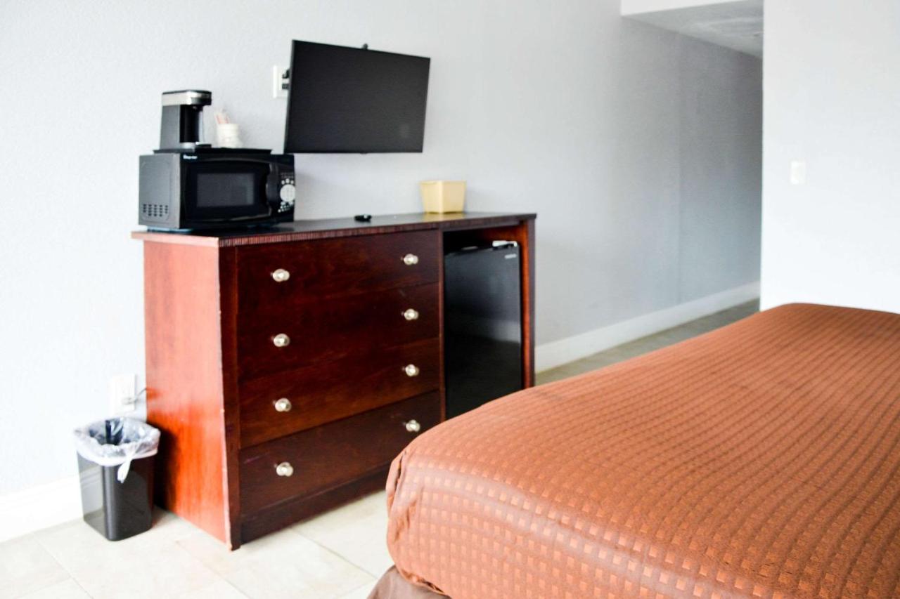 King Room - Non-Smoking at Rodeway Inn Sun City Center