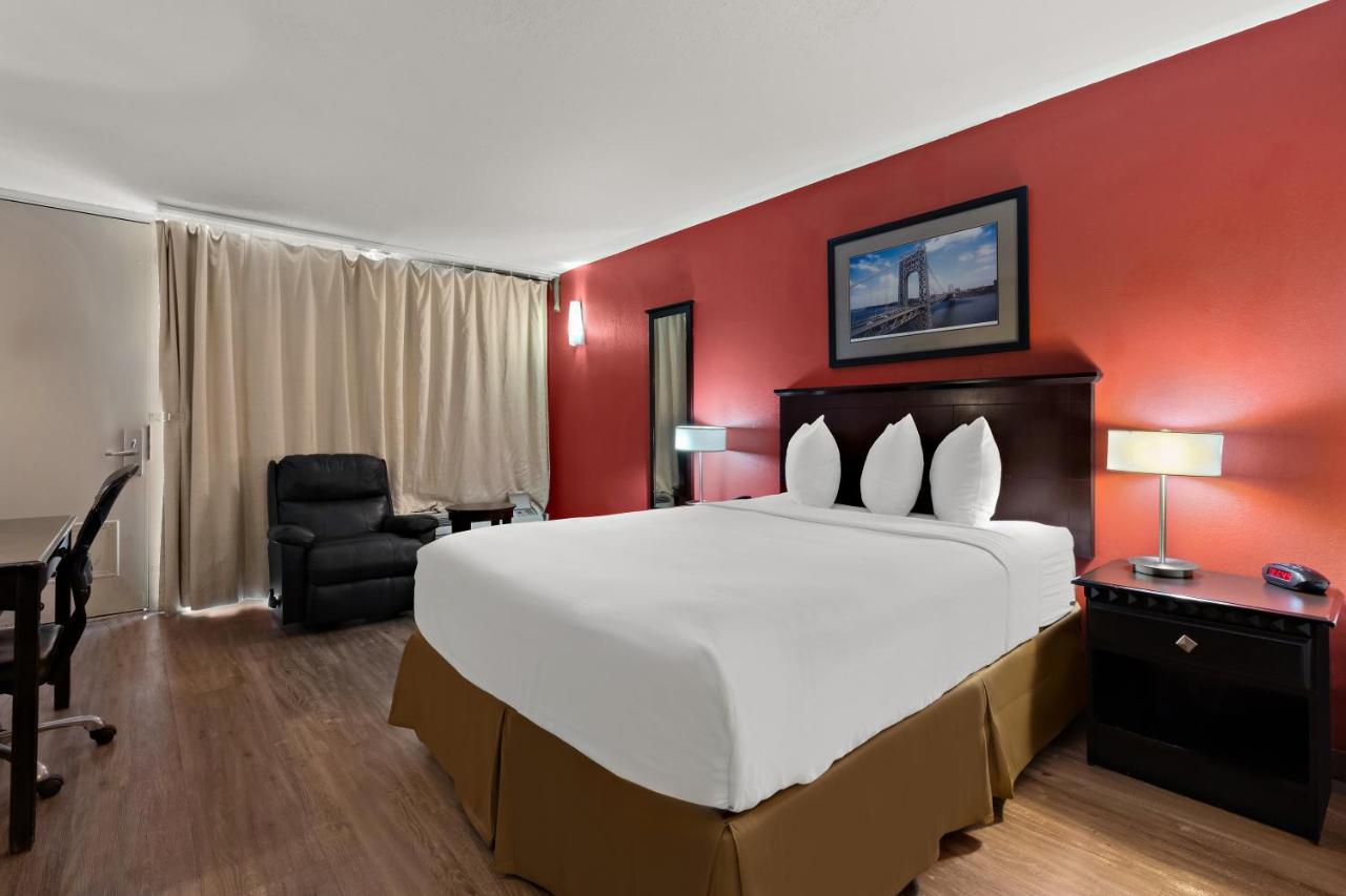 Standard Queen Room - Non Smoking at Quality Inn Wayne - Fairfield Area