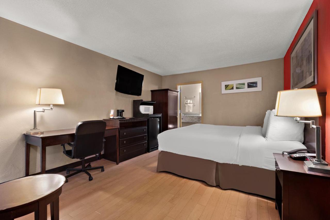 Standard King Room - Non Smoking at Quality Inn Wayne - Fairfield Area
