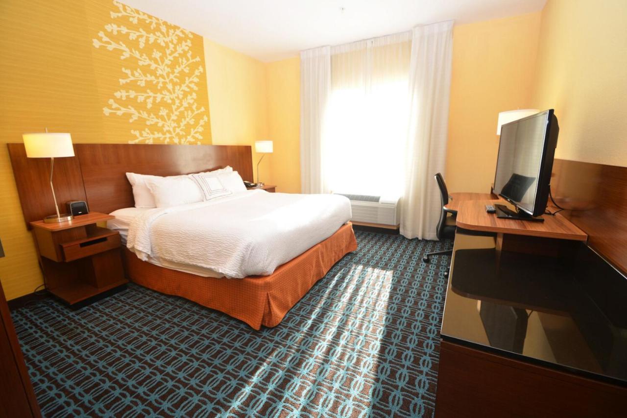 Standard King Room at Fairfield Inn & Suites by Marriott Chincoteague Island Waterfront
