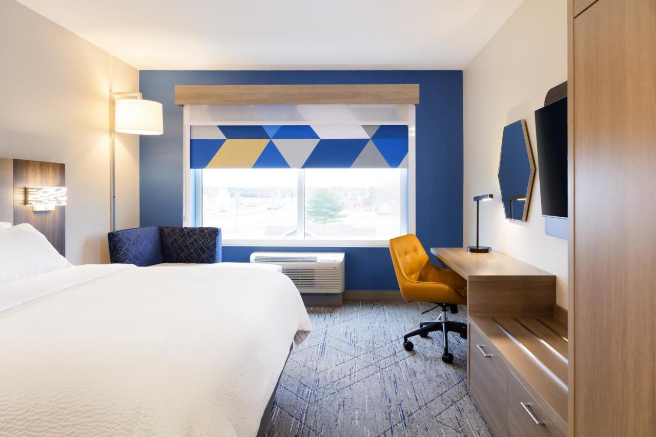 King Suite - Non-Smoking at Holiday Inn Express South Haven by IHG