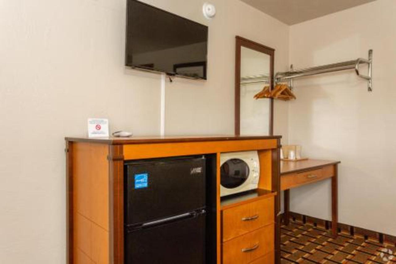  | Anchor Bay Inn