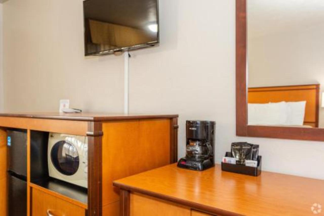  | Anchor Bay Inn