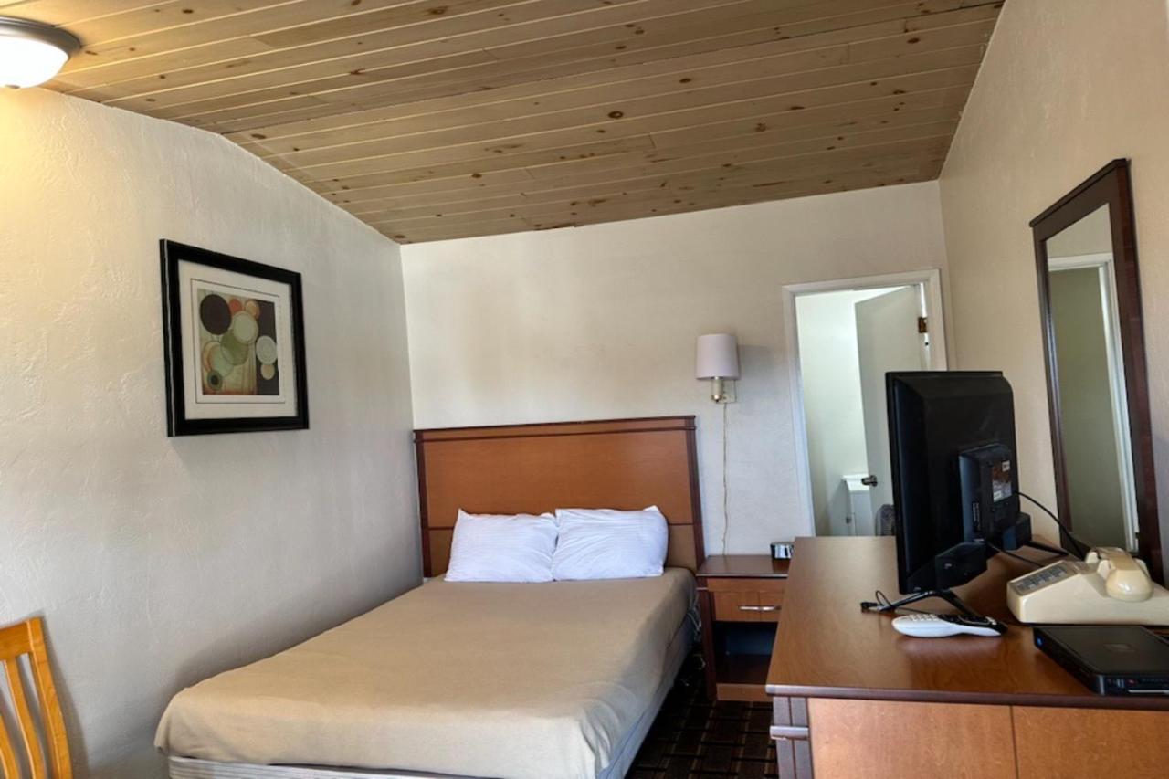  | Anchor Bay Inn