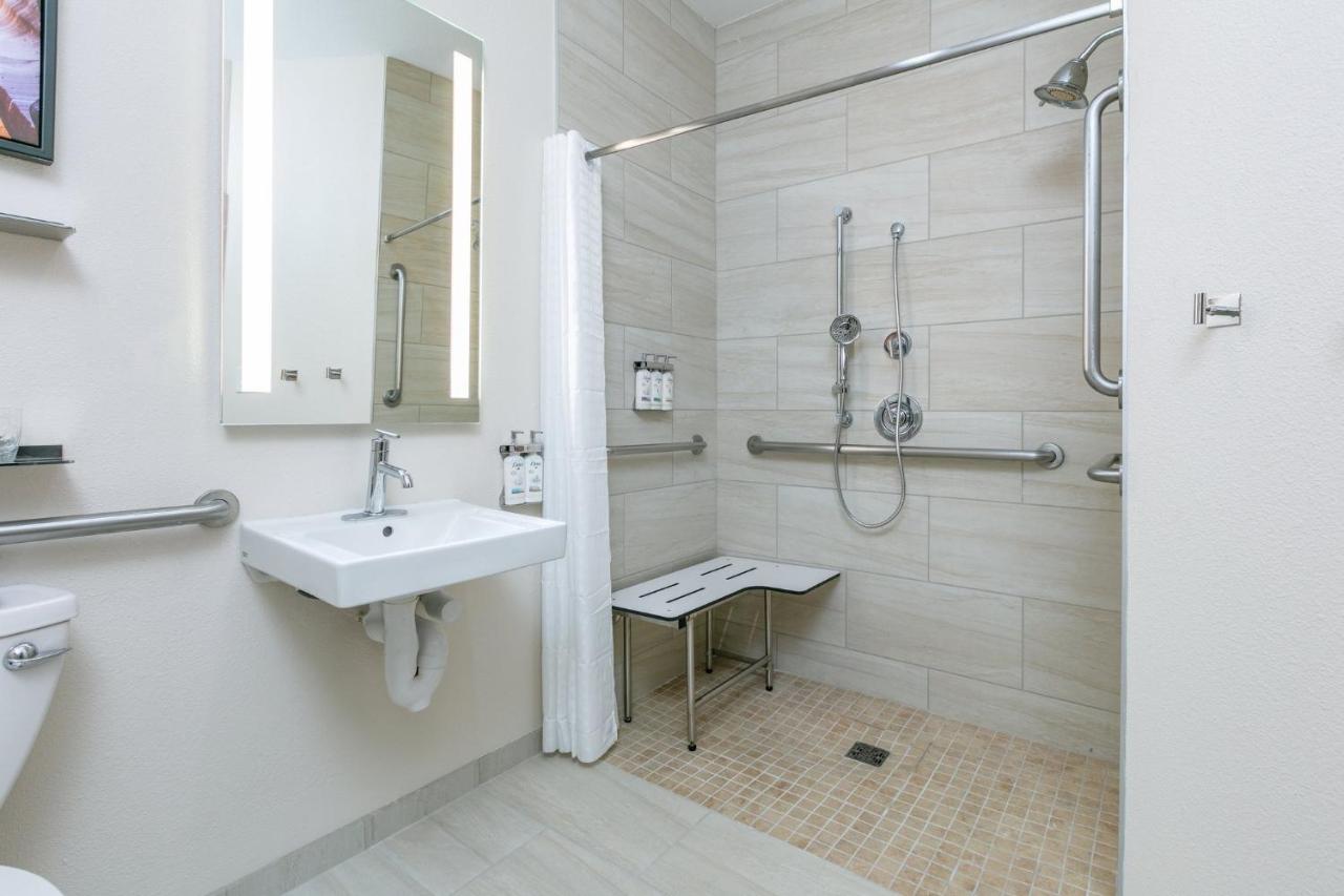 | Candlewood Suites Lake Jackson Clute, an IHG Hotel