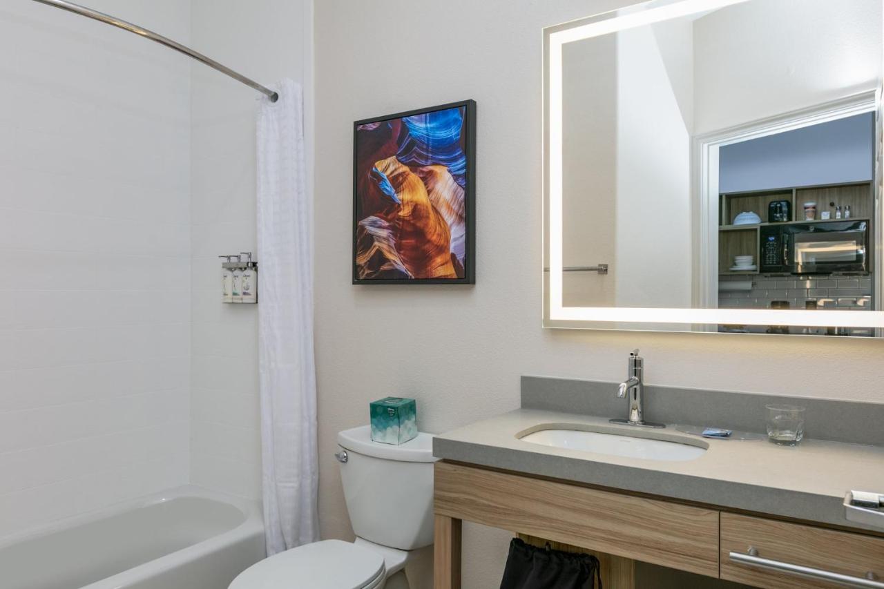 Queen Studio - Non-Smoking at Candlewood Suites Lake Jackson Clute, an IHG Hotel