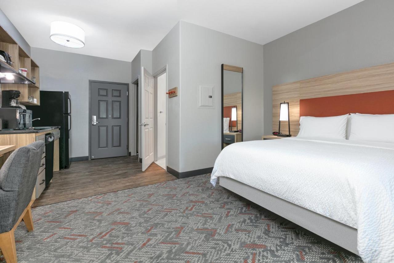 | Candlewood Suites Lake Jackson Clute, an IHG Hotel